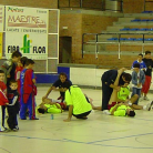 Els més joves jugadors del SHUM van poder estar a prop dels jugadors blau-grana mentre estiraven (AstralPool Maçanet - FC Barcelona Sorli Discau)
