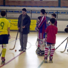 Els jugadors escolten l'ex-entrenador del SHUM Carles Munsó (Campus Nadal 03-04)