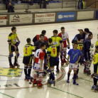 Els jugadors se saluden al final del partit (Astral Pool Maçanet - Grup Clima Mataró). Foto: J. Bancells