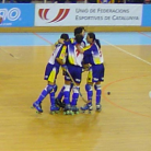 Els jugadors de la selecció s'abracen a Rodri després d'aconseguir el 1-0 (Catalunya - Reno World's Stars)
