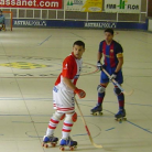 Serra i David Páez segueixen una jugada propera a l'àrea del SHUM (Astral Pool Maçanet - FC Barcelona Excelent)