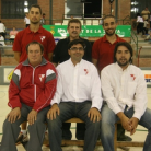 Foto del Cos Tècnic del Primer Equip, capitenejats per l'entrenador Marc Siscart (assentat, centre de la imatge).